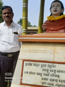 With Bhima Bhoi statue in front of Bhima Bhoi College, Rairakhol(field study)